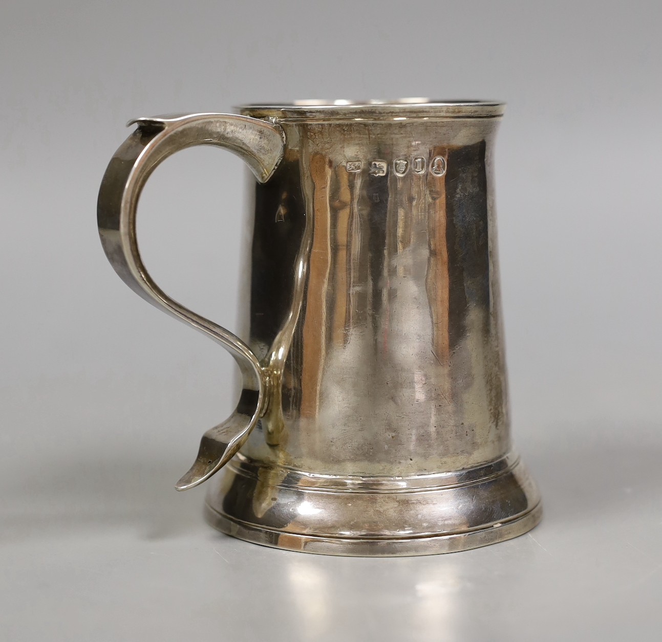 A George III silver mug, George Smith III, London, 1786, height 10.2cm, 6.6oz.